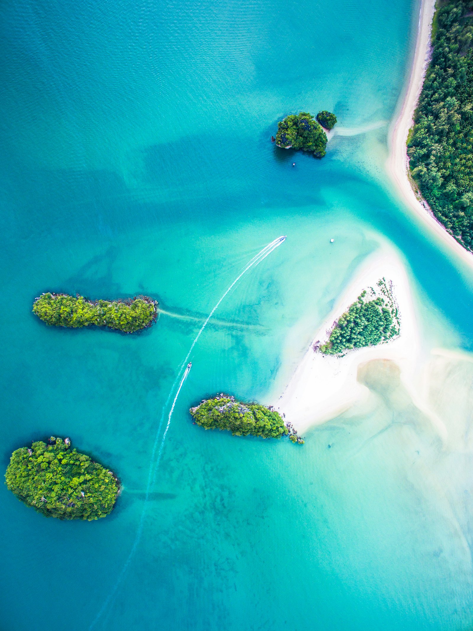 Islas y aguas turquesas